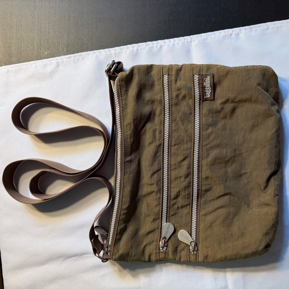 Baggallini Olive Green Nylon Crossbody Bag Multi Zip Travel Purse Brown Strap